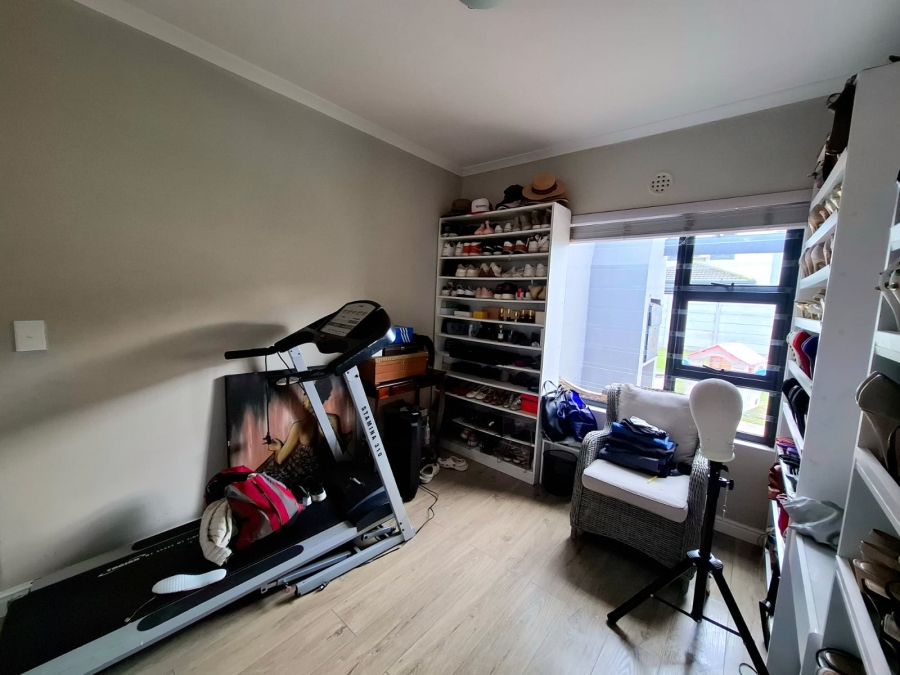 To Let 4 Bedroom Property for Rent in Parklands North Western Cape